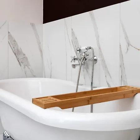 Caly Z Victorian Wanna I Podwojnym Prysznicem W Spokojnej Dzielnicy 公寓