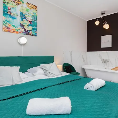 Caly Z Victorian Wanna I Podwojnym Prysznicem W Spokojnej Dzielnicy *