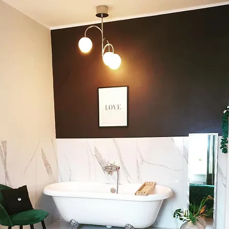 Caly Z Victorian Wanna I Podwojnym Prysznicem W Spokojnej Dzielnicy *