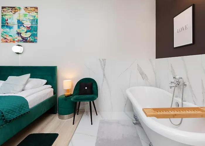 Caly Z Victorian Wanna I Podwojnym Prysznicem W Spokojnej Dzielnicy