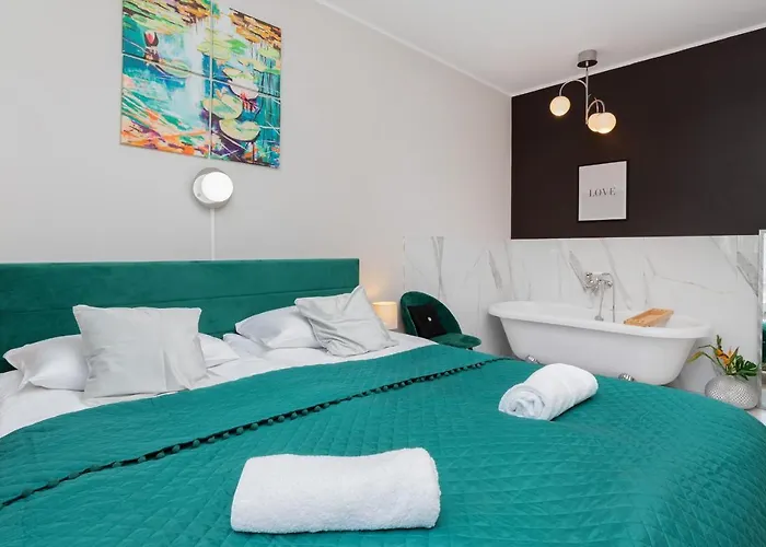 Caly Z Victorian Wanna I Podwojnym Prysznicem W Spokojnej Dzielnicy *