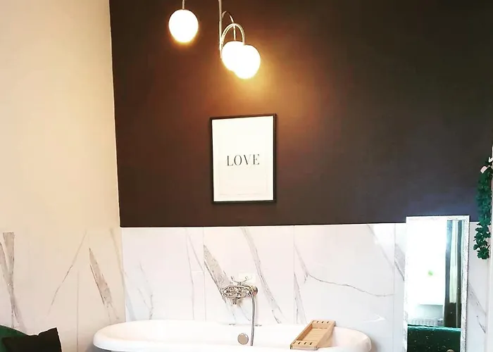 Caly Z Victorian Wanna I Podwojnym Prysznicem W Spokojnej Dzielnicy *